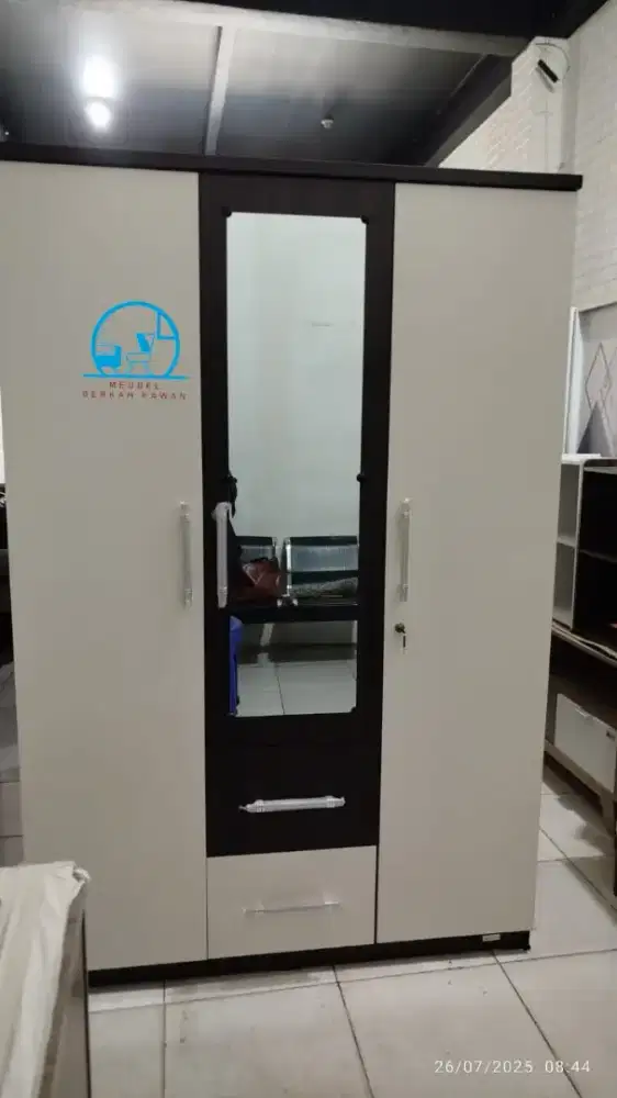 Ready Lemari Pakaian 3 Pintu