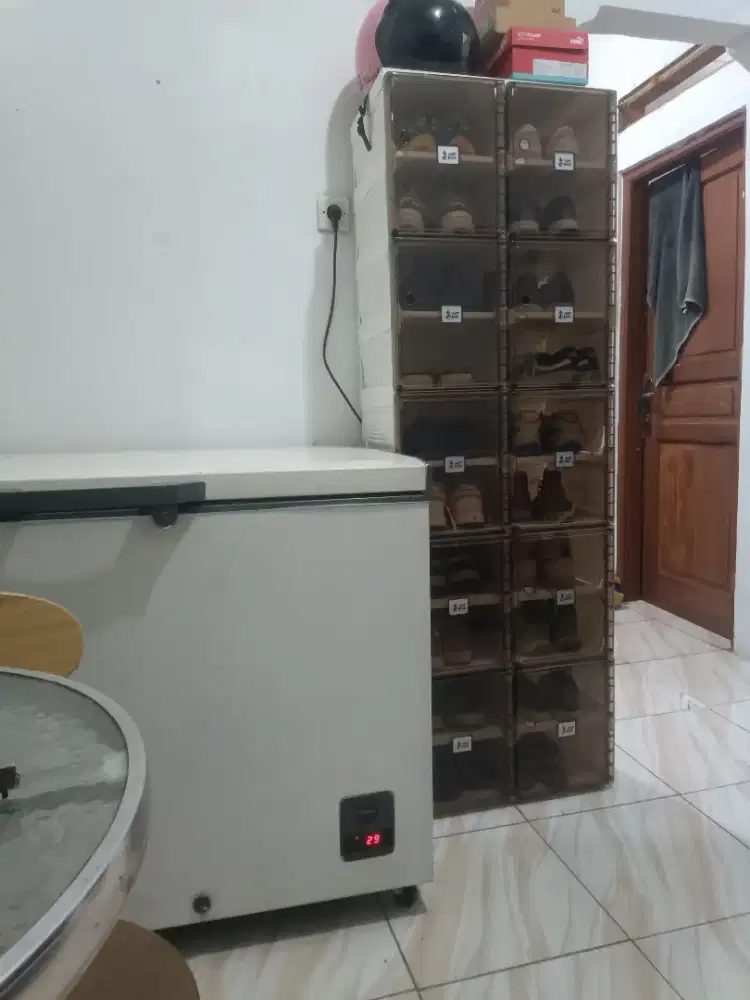 Frezzer dijual cepat kapasitas gede