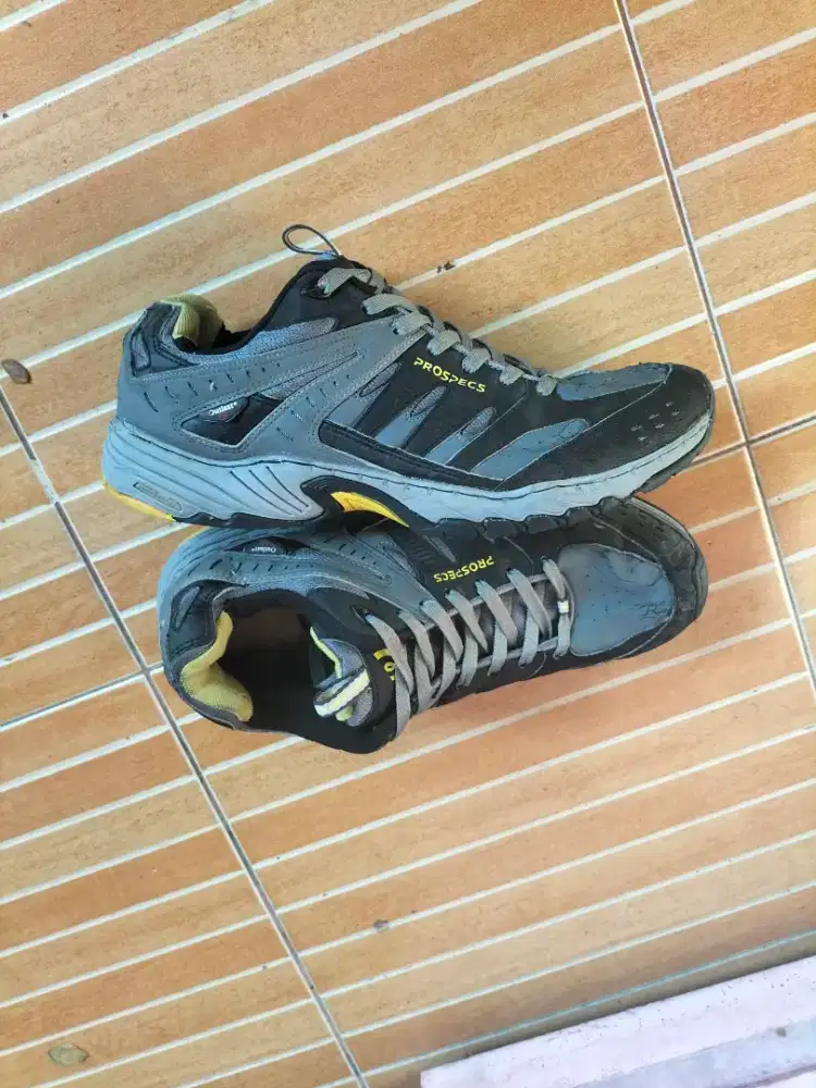 Sepatu gunung Prospecs uk.45