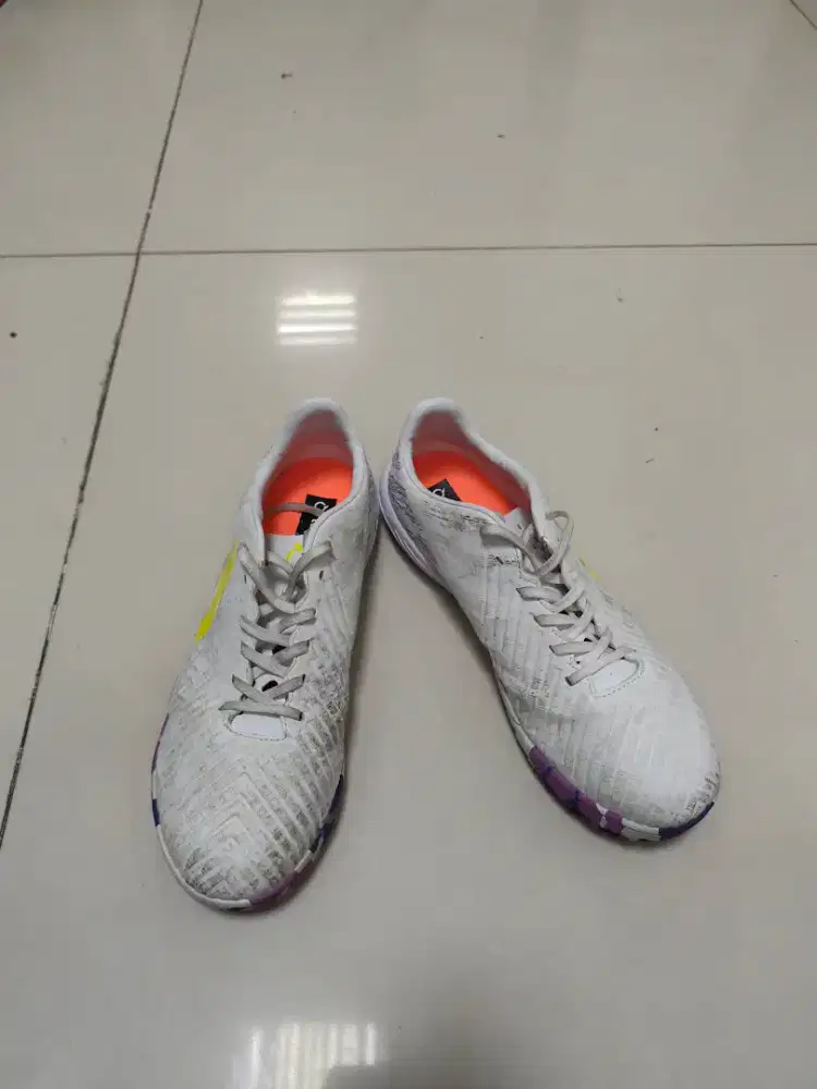Jual sepatu mini soccer bekas, bisa nego