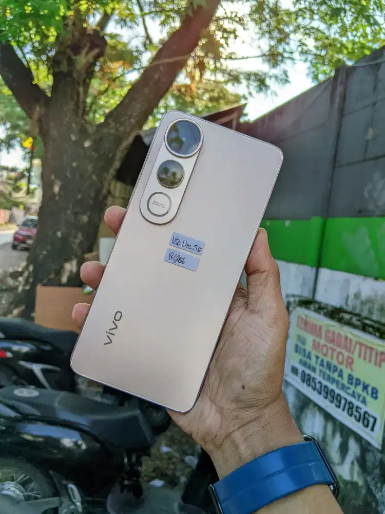 Vivo V50 lite 5G ram 8/256GB normal mulus lengkap dos charger