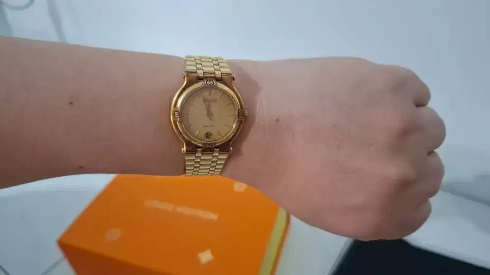 Jam Gucci Unisex bisa pria wanita warna All Gold Vintage Tahun 1996
