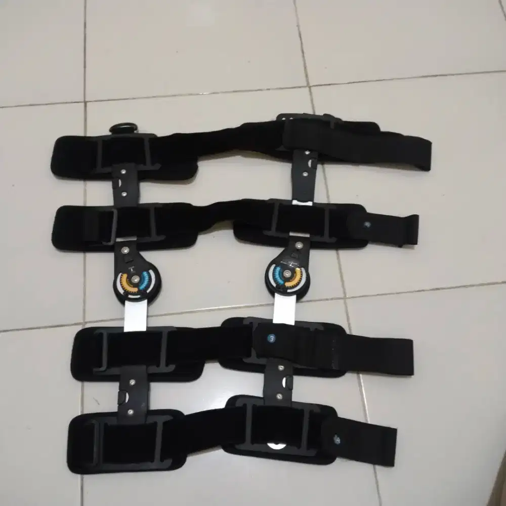 Knee Brace Untuk Penyangga Lutut Paska Operasi ACL/PCL, Cedera Ligamen