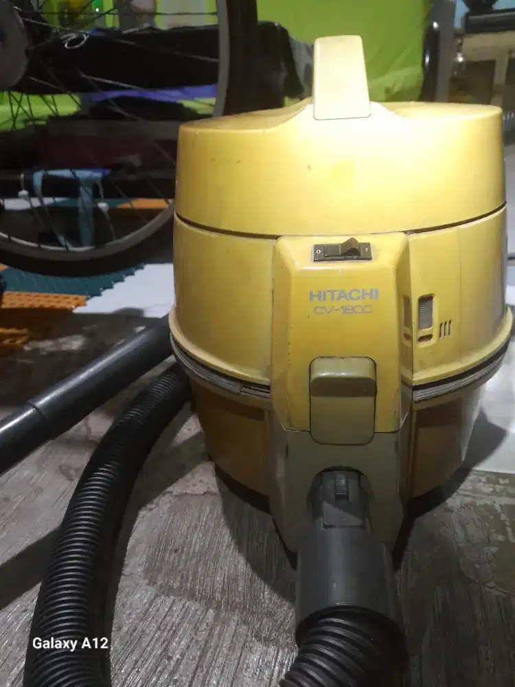 Vacum cleaner merk Hitachi japan CV 180C