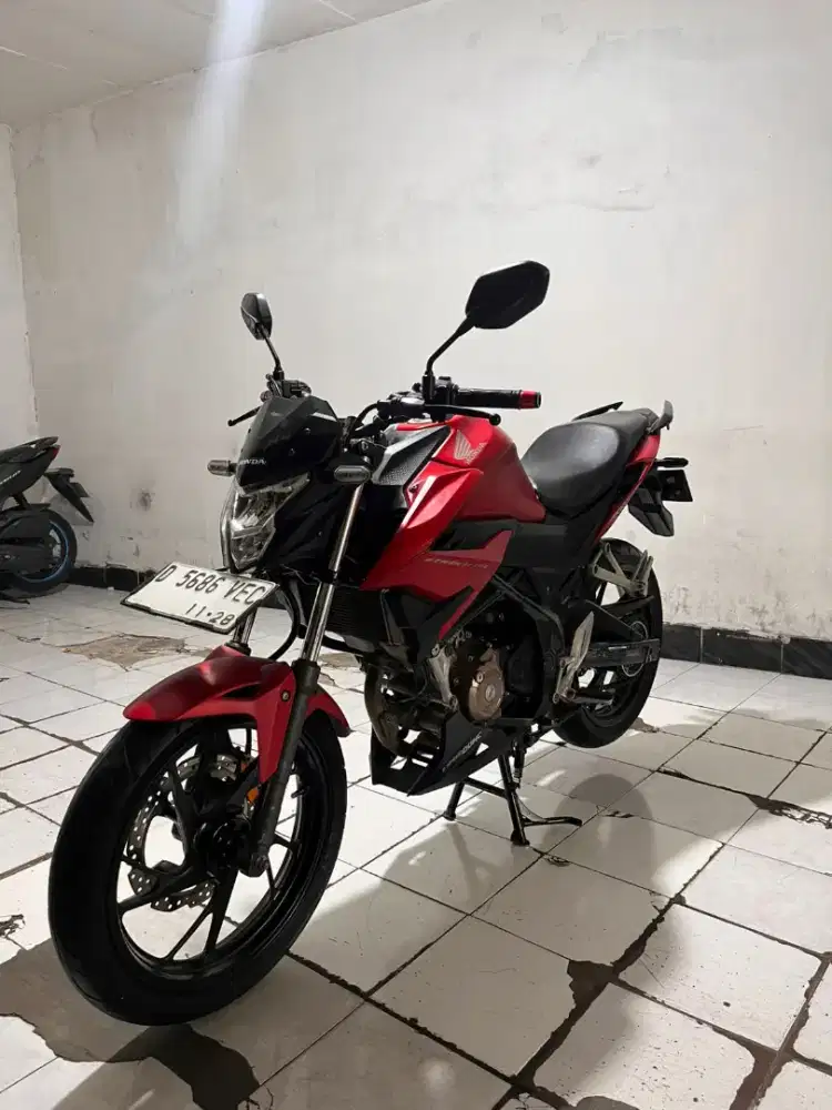 Honda CB 150R 2018 mulus antik