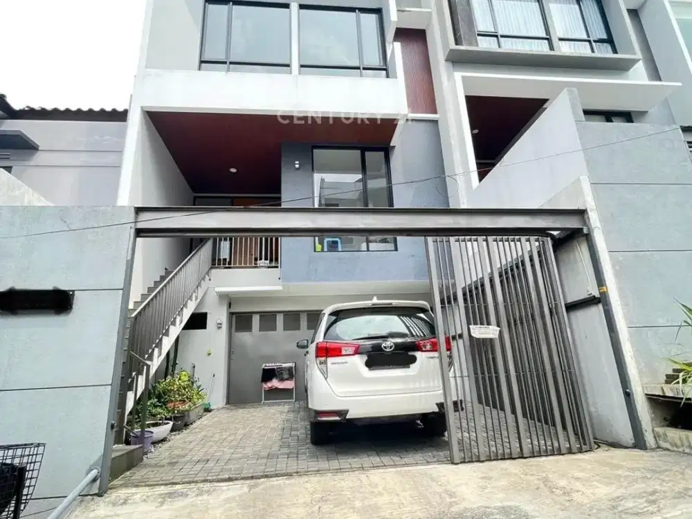 Jarang Ada Jual Rumah Setraduta Hegar Kota Bandung
