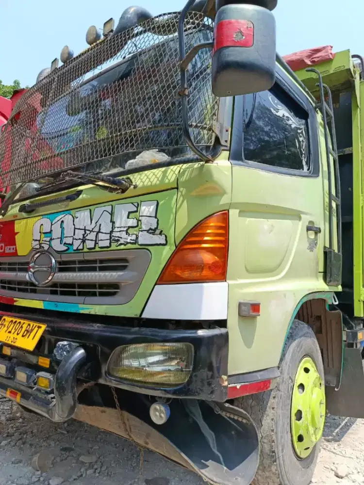 Hino 6x2 FL260JW 2010 bak sentral long 9,6m bagus siap kerja luar kota
