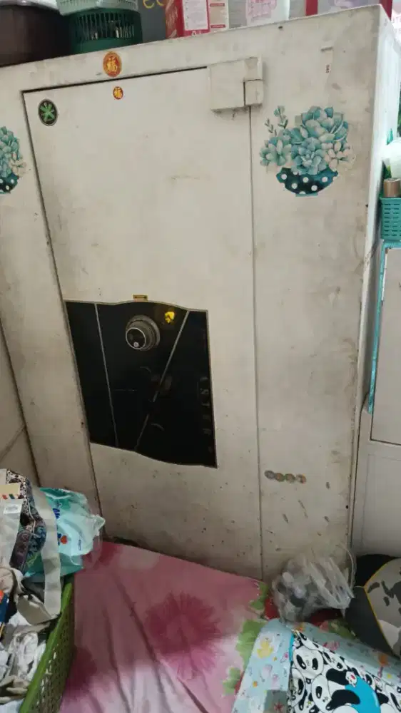 Brangkas Safebox Besi Baja tebal merk Master