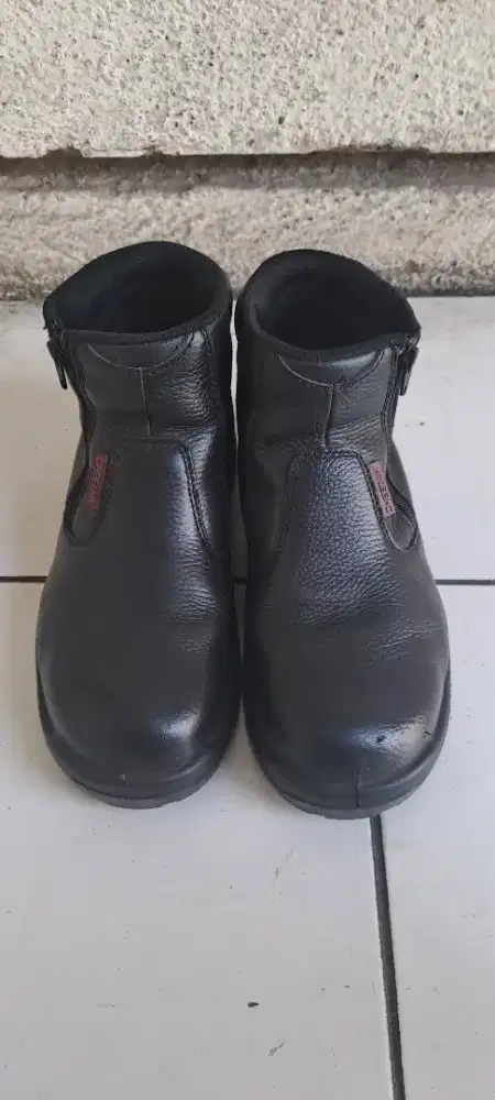 Jual sepatu safety.cheetah no 41 ori