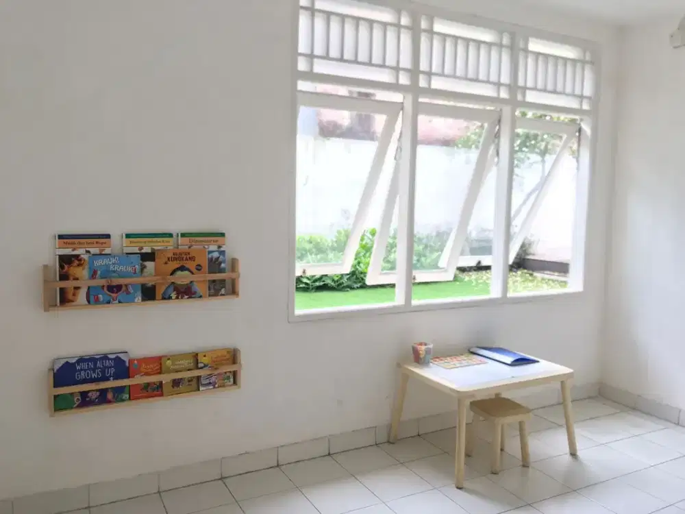 Lokasi Strategis & Siap Huni! Rumah 2 Lantai Di Sektor 5 Bintaro — Jarang Ada & SHM  (SP 1082)