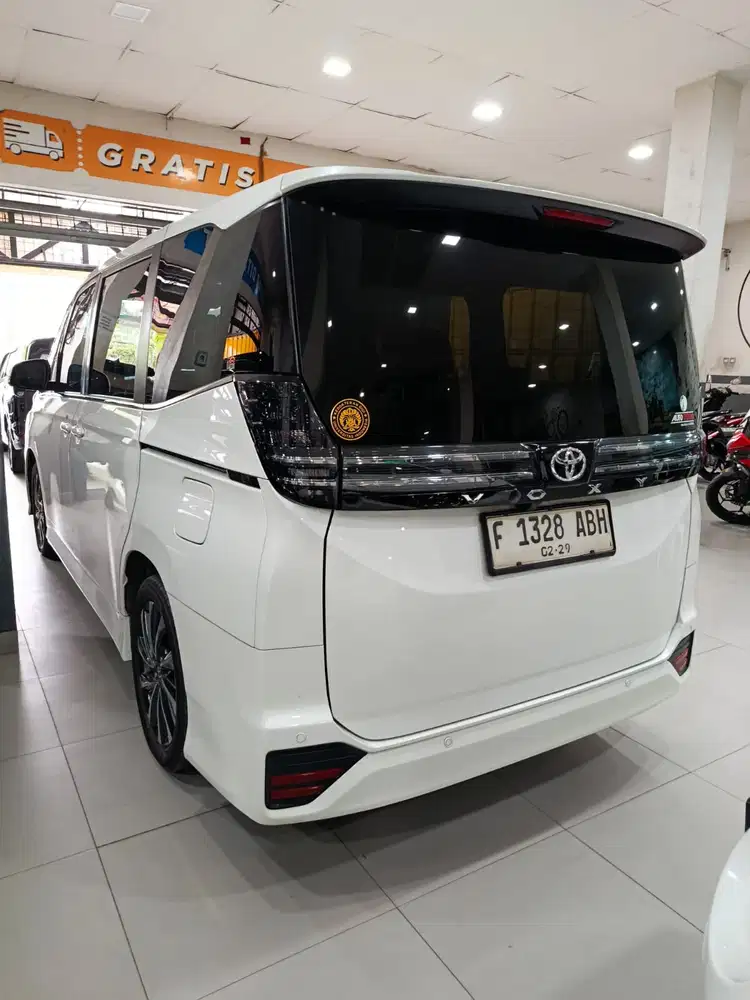 Toyota Voxy 2023 Bensin