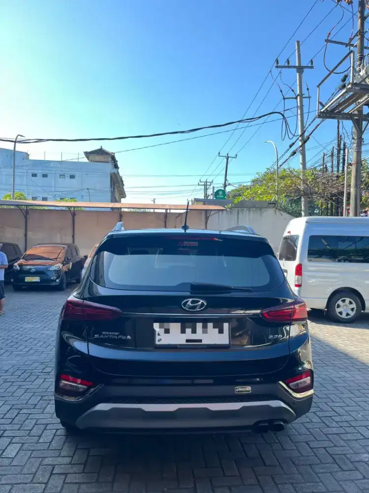 Hyundai Grand Santa Fe 2019 Hitam AT 2.2