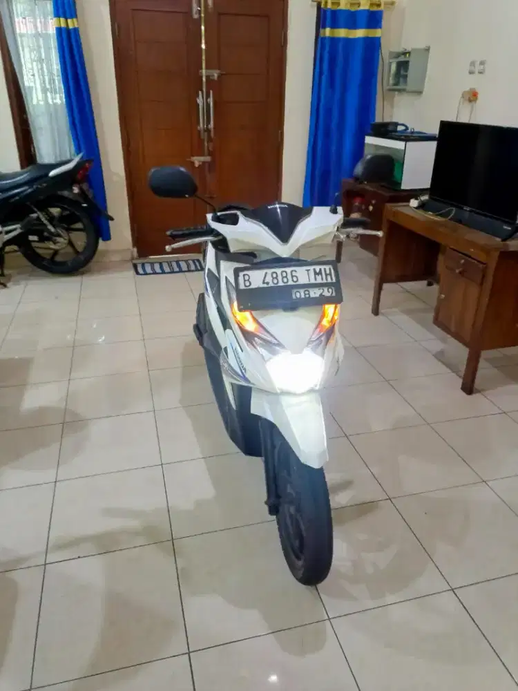 Honda beat putih