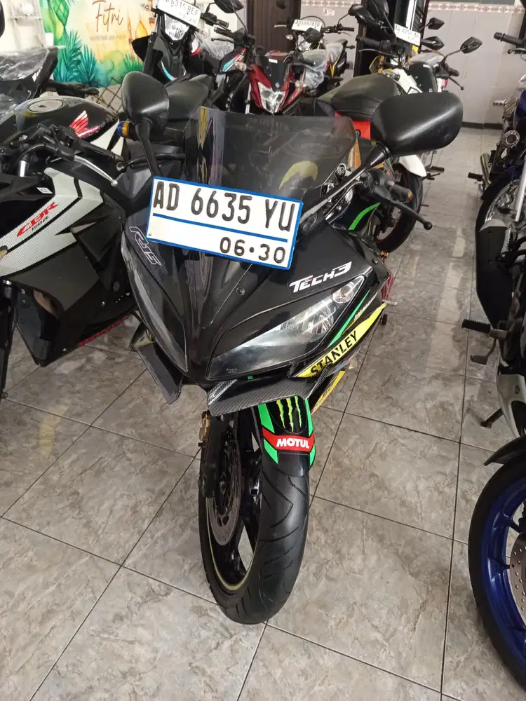 YAMAHA R15 TAHUN 2015