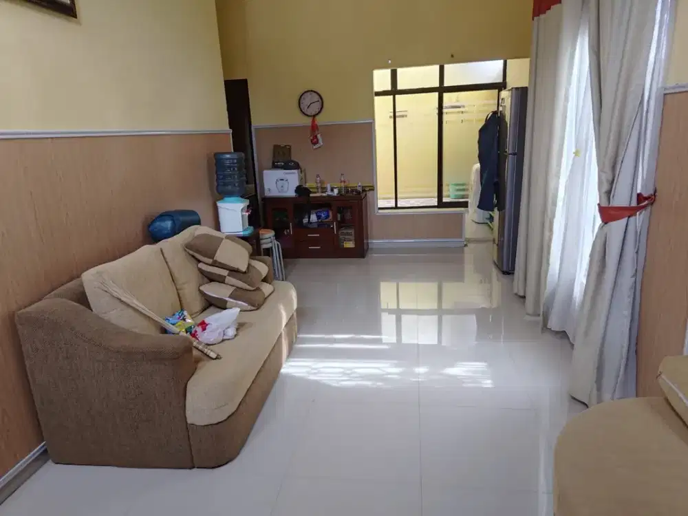 Rumah bagus di Safira Residence Singopuran Kartosuro Solo