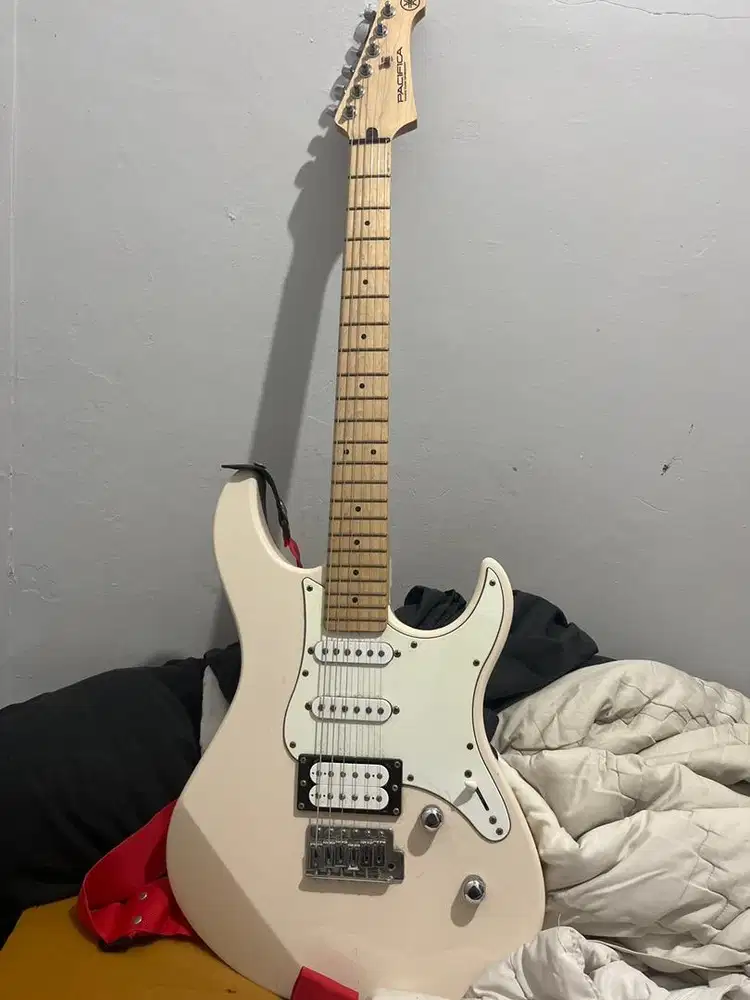 Gitar Yahama Pacifica PAC112VM dan AMP Joyo MA-10E