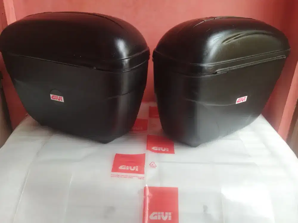 Side box motor givi E21 Black
