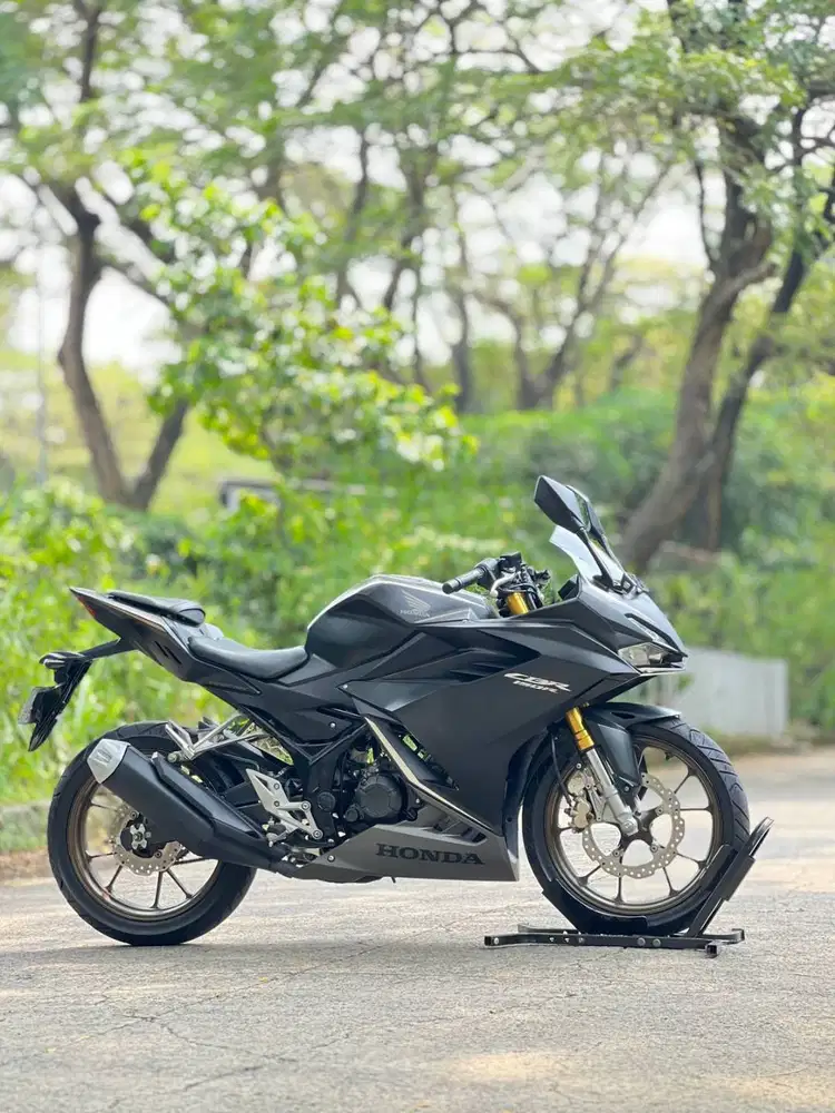 HONDA NEW CBR 150R NON ABS 2023 HITAM KM LOW PAJAK ON LIKE NEW