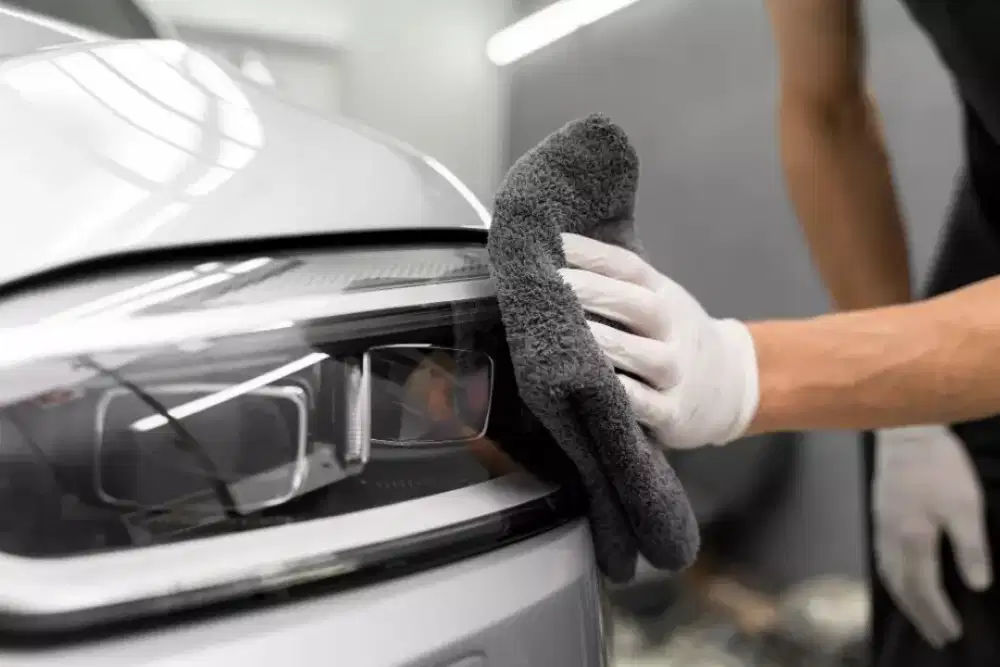 Di cari karyawan yang paham cuci mobil detailing