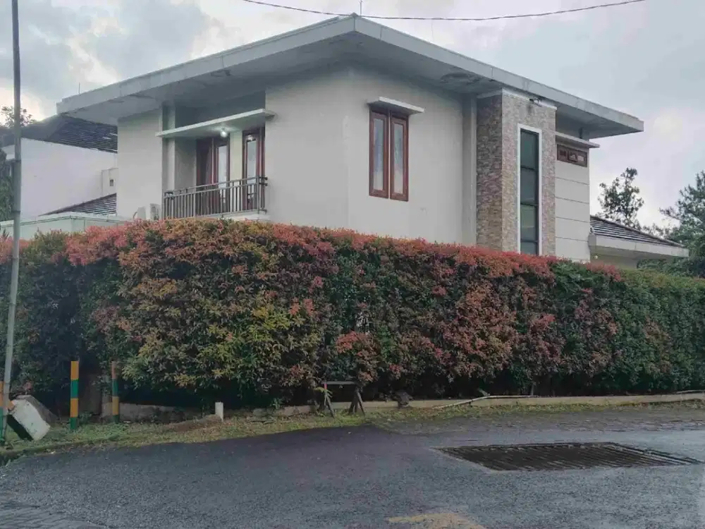 Rumah Modern Asri Taman Luas Di Setiabudi Regency Bandung