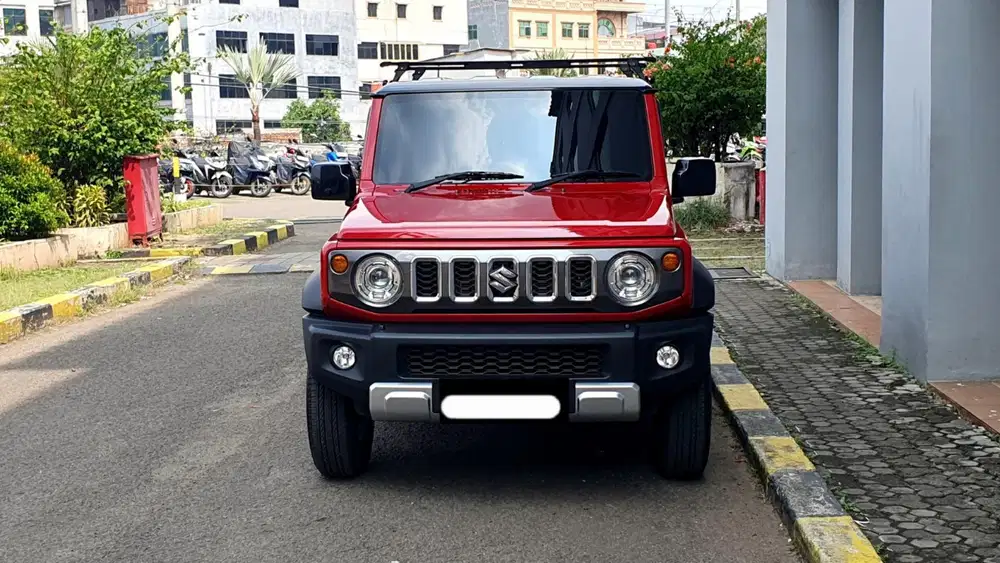 Km 2rb suzuki jimny 4x4 matic 5 door 2024 pakai 2025 merah