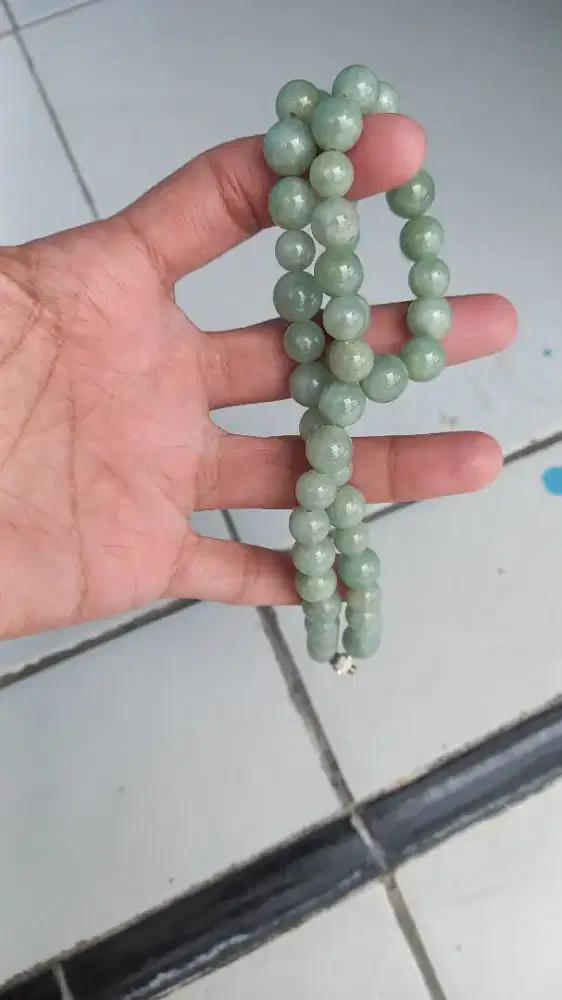Kalung giok manik