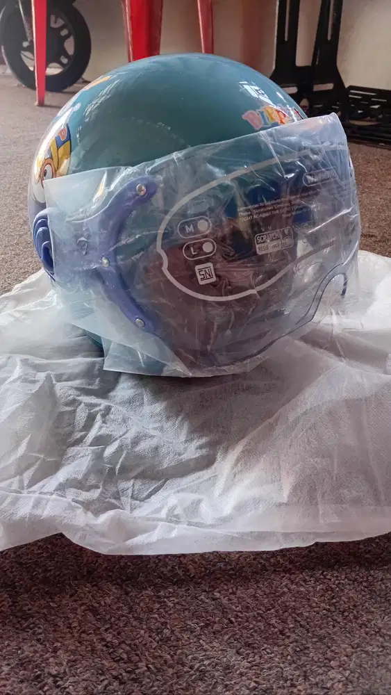 Helm pilot anak