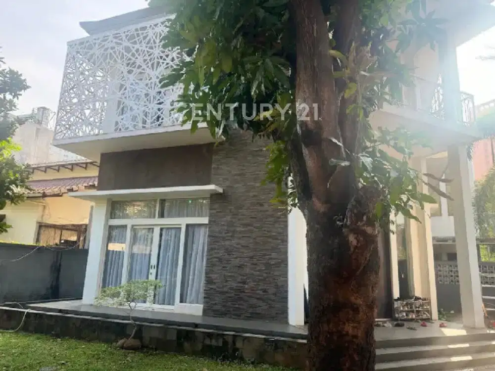 Rumah Cantik Dengan Halaman Luas  Di Rawasari, Jakarta Pusat