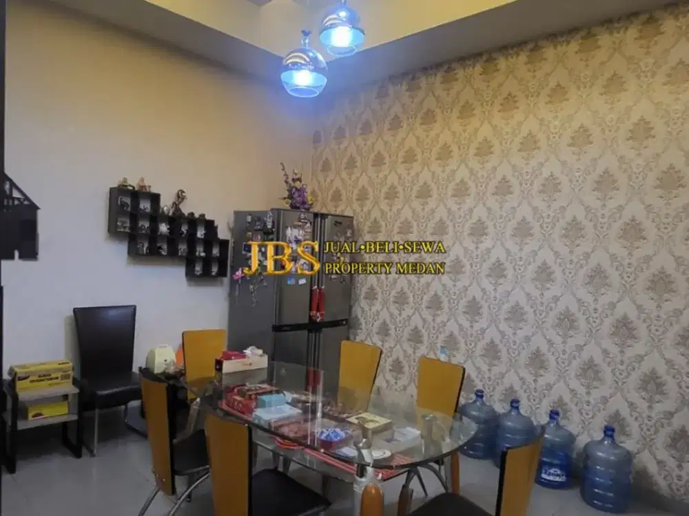 Rumah 2,5 Tingkat Dijual di Komplek Cemara Asri Medan Jalan Azalea 4