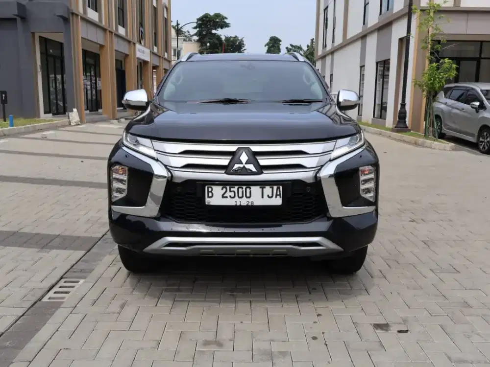 PAJERO DAKAR AT 2023 HITAM