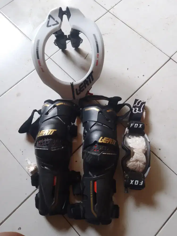 Perlengkapan balap motocros