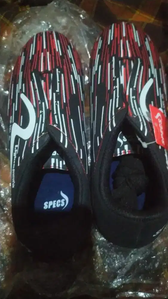 Di jual sepatu futsal baru uk 42
