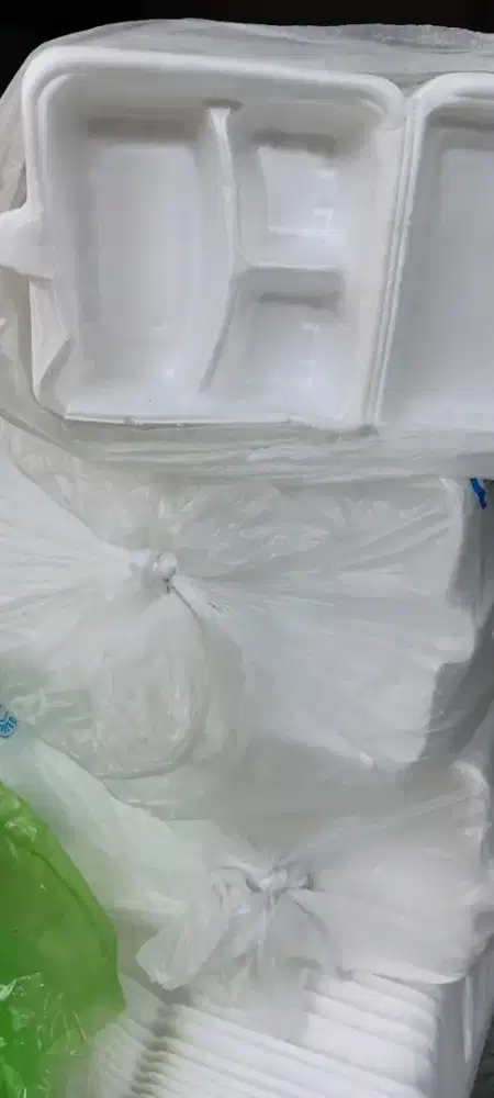 Strefoam makan sekat putih