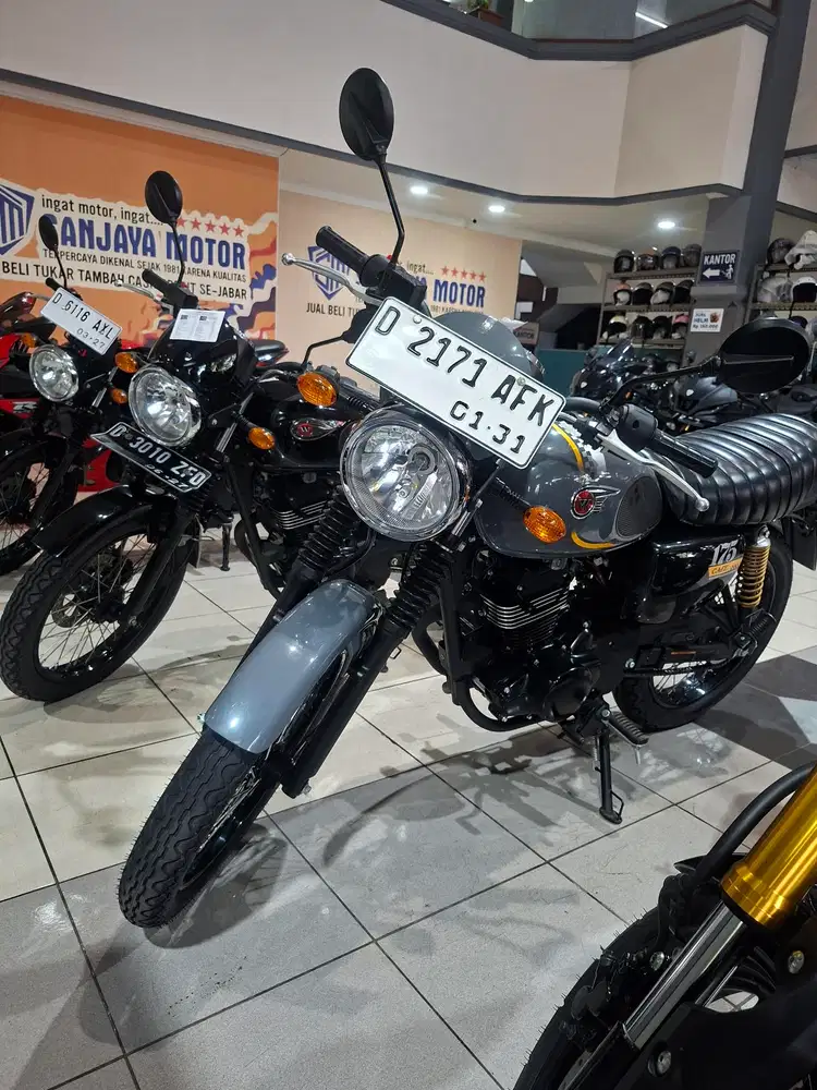 W 175 CAFE NEW 2025 KM 300 - 99% Like New - SRI SANJAYA MOTOR
