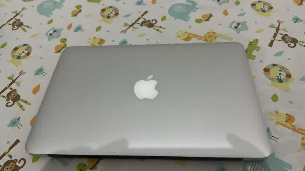 Macbook Air 11 inch core i5 mulus