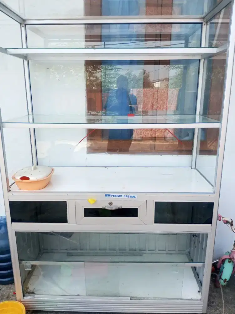 Jual etalase gede.. Masih bagus