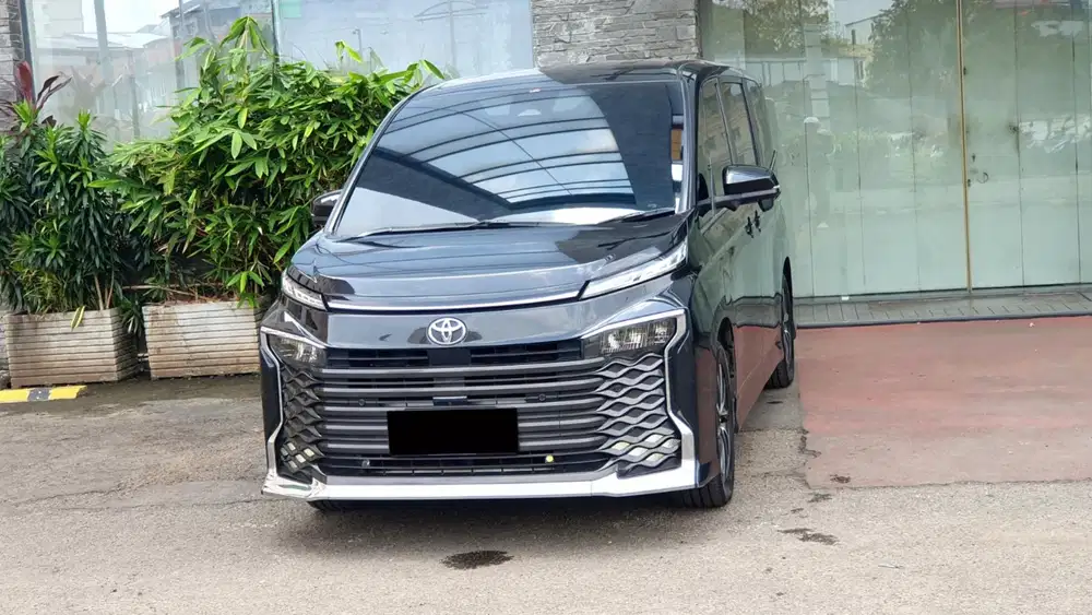 Toyota voxy tss 2022 hitam pajak panjang