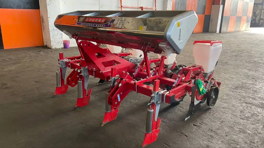 Implemen Tanam Jagung Biji bijian Corn Seeder untuk Traktor Roda 4