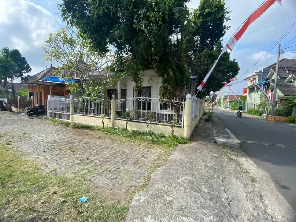 DI SEWAKAN RUMAH COCOK UNTUK HUNIAN ATAUPUN KANTOR JAKAL KM 10