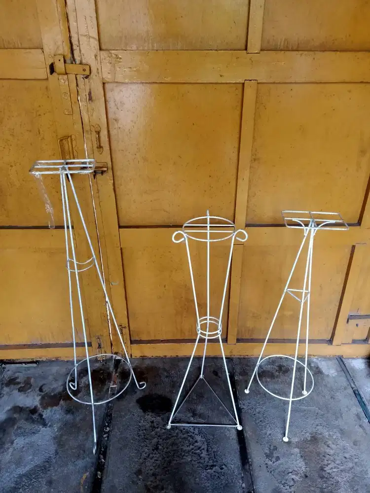 Besi standing karangan bunga