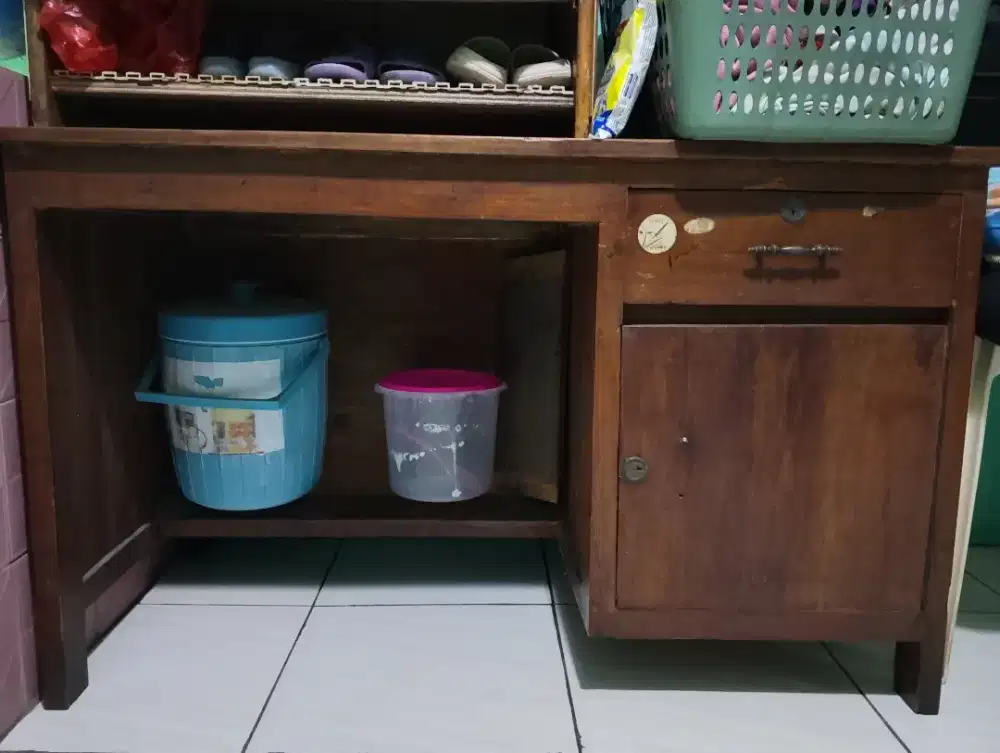 Meja Kayu Kokoh