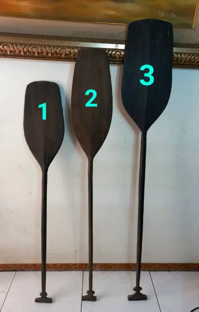 Dayung Kuno Antik Borneo Dayak Kayu Ulin Solid ( Borneo Oars )