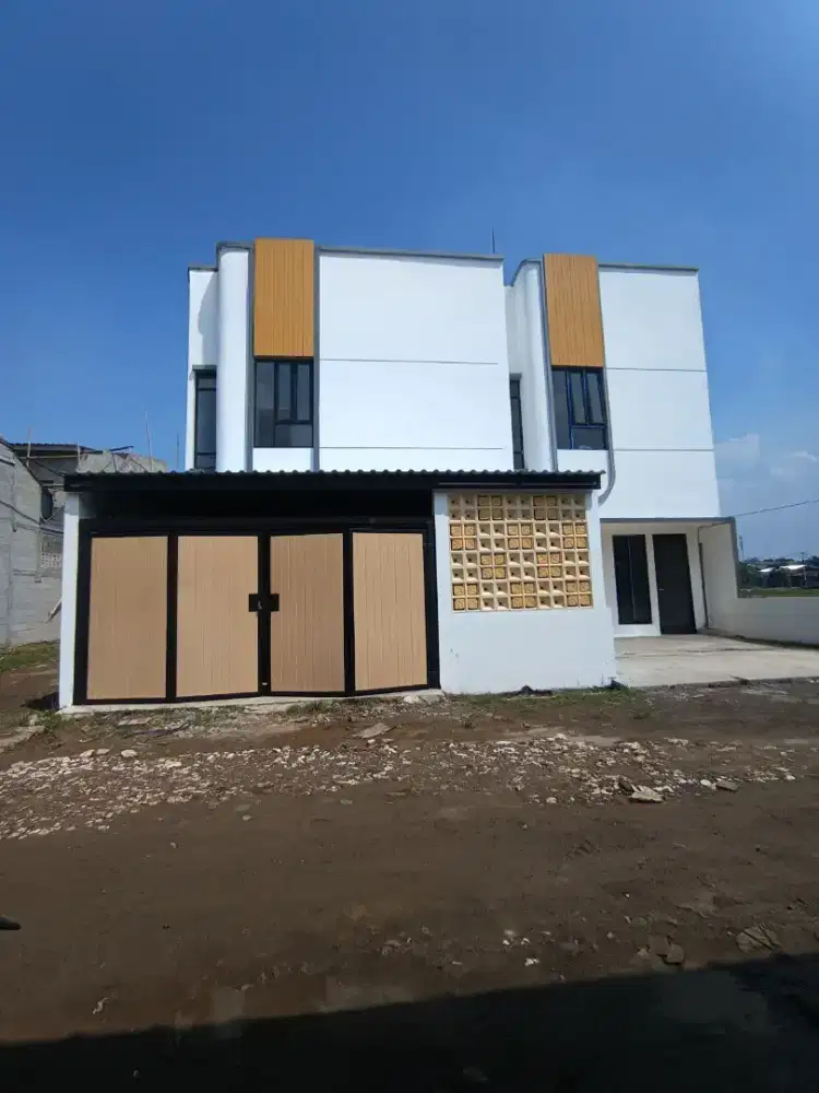 Rumah 2 lantai murah Ciwastra