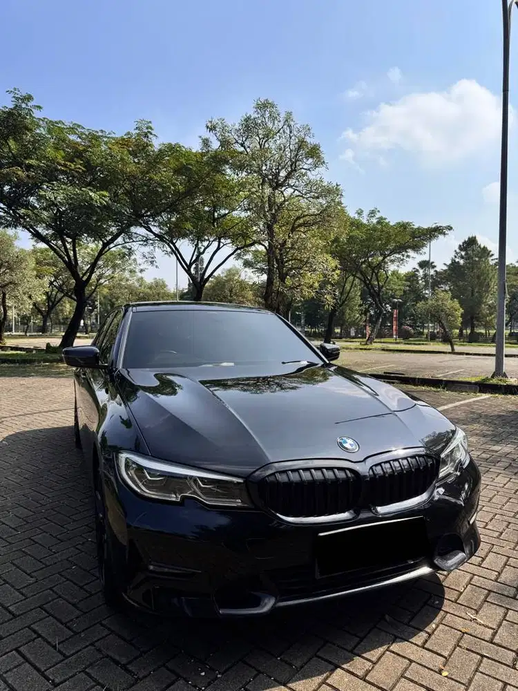 BM2 320i - 2021 - Sporty and Cool!