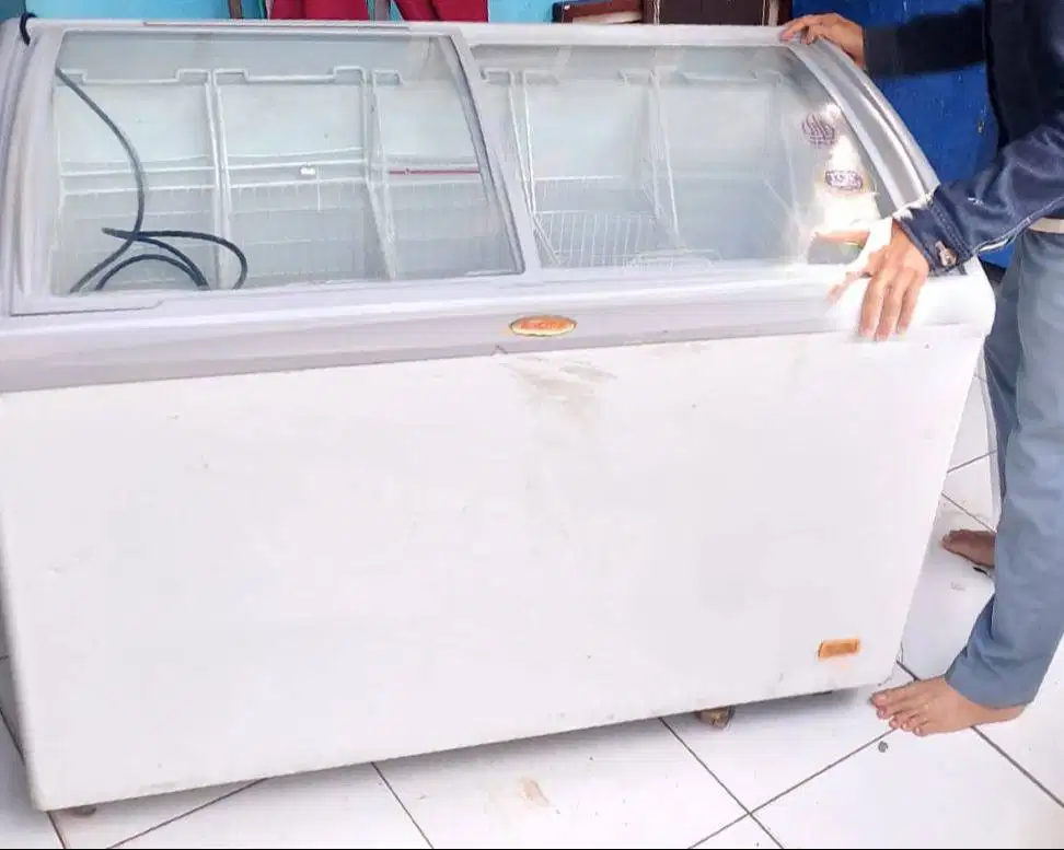 Freezer Aucma Kapasitas 340 Liter Model Sliding Full 5 Keranjang