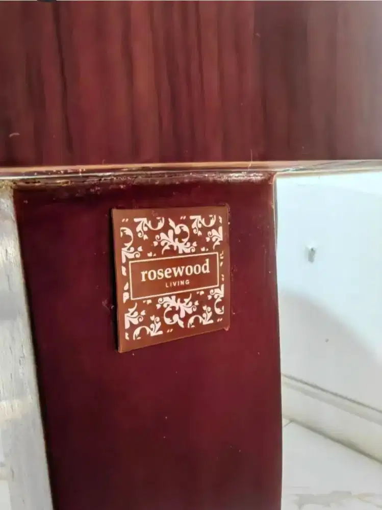Meja Makan Rose Wood
