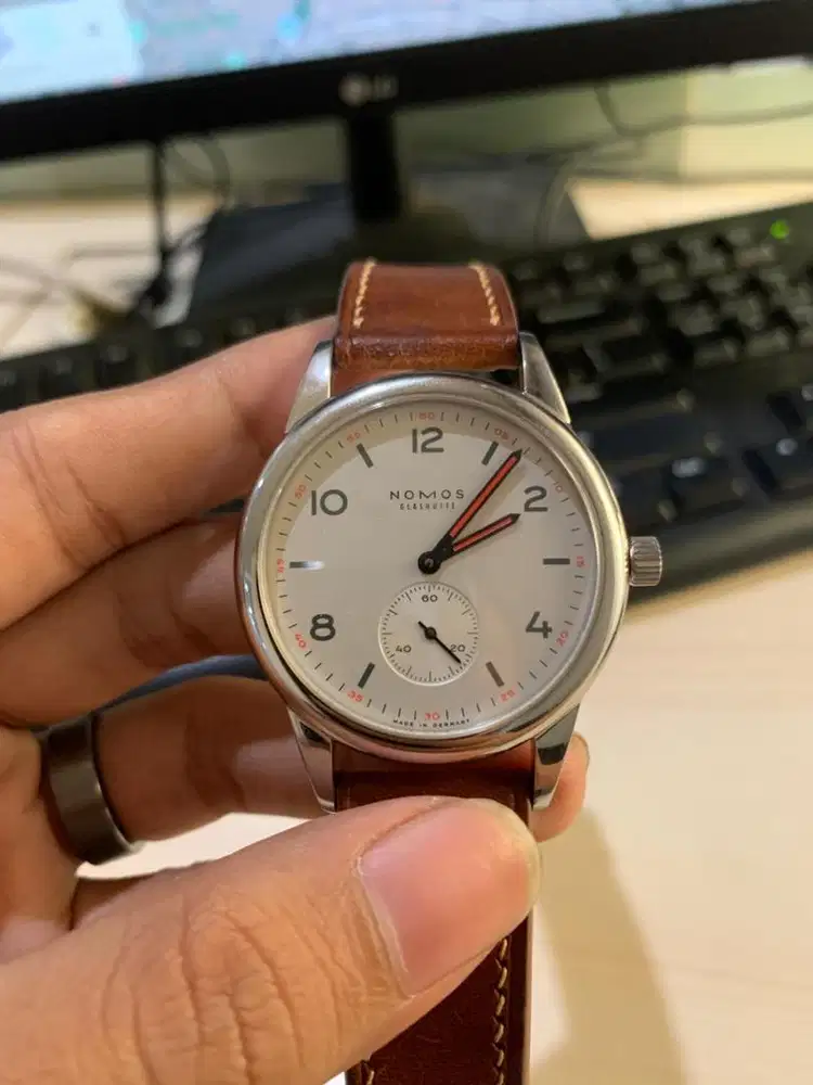 Nomos club automat