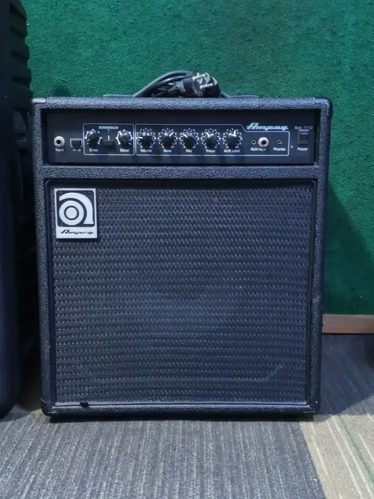 Bass amplifier ampeg BA 110 V2