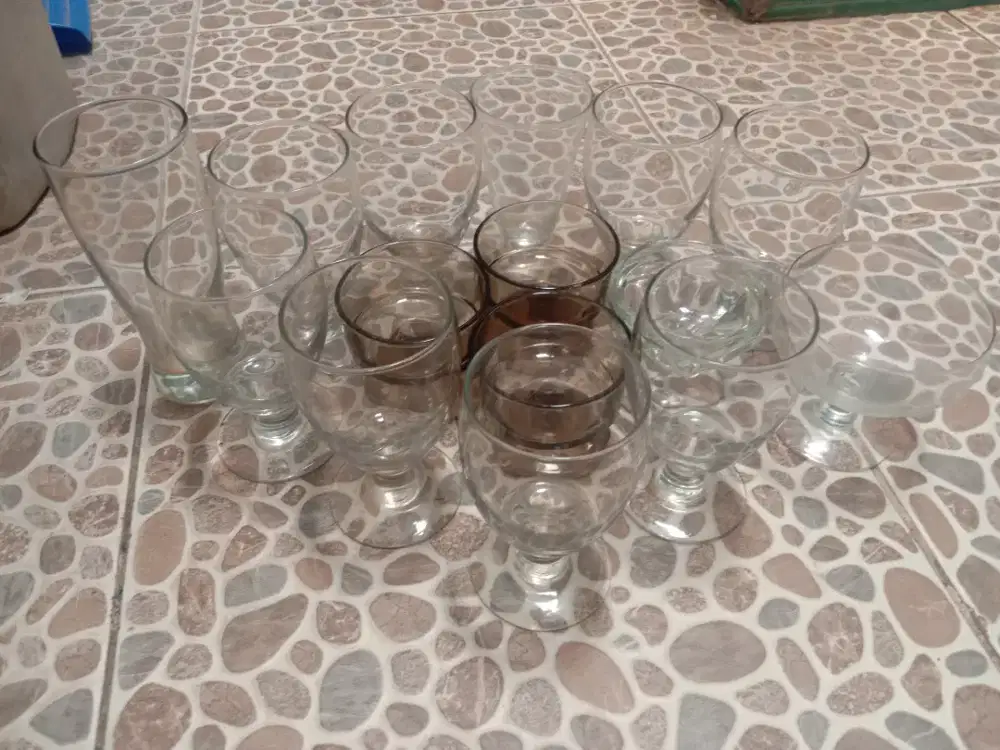 Gelas bekas hotel