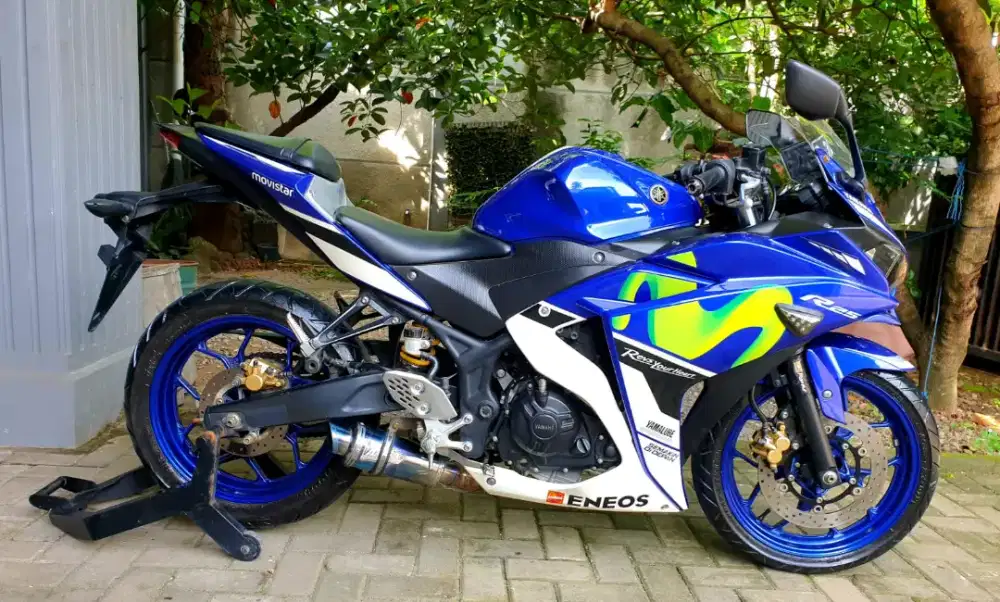Yamaha R25 movistar word gp